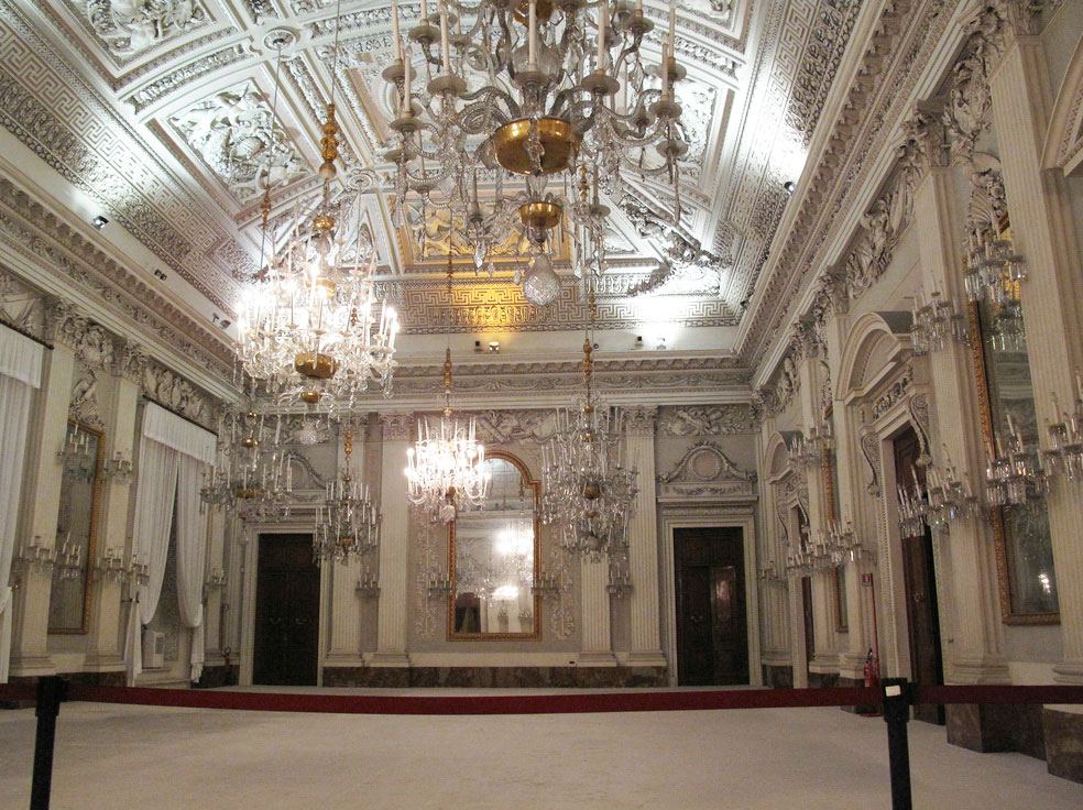 Monumental Apartments In Pitti Palace Florence